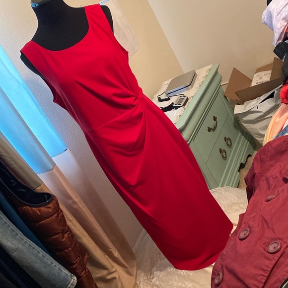 Gorgeous red dress - Picture 1 of 7